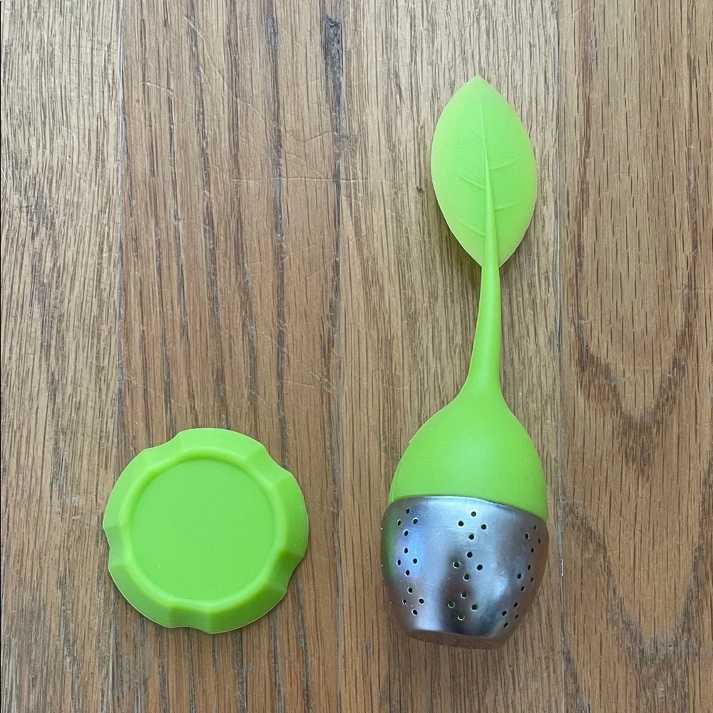 Stainless Steel Loose Leaf Tea Infuser with Silicone Handle - Picture 4 of 8